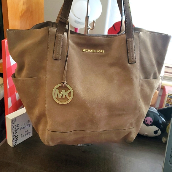 Michael Kors Brown Shoulder Bag with Gold Medallion GUC - Picture 2 of 10